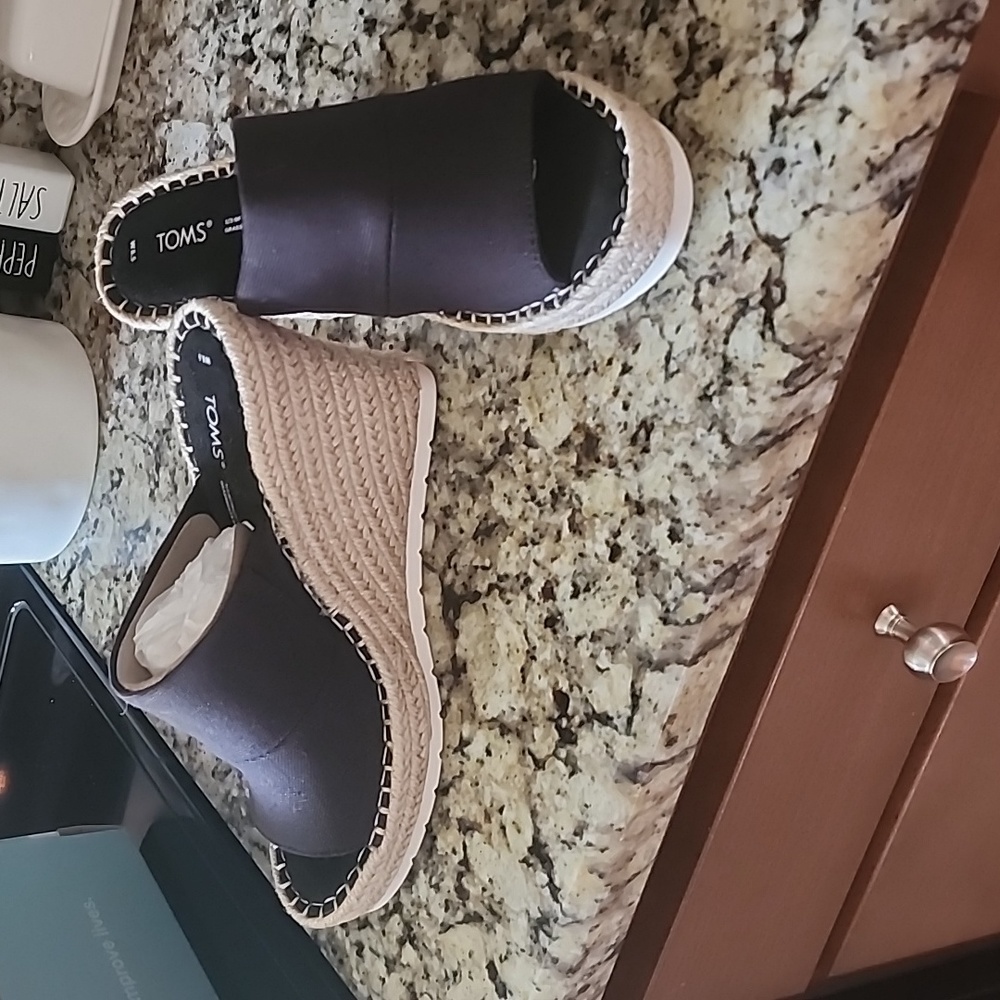 Shoes - Picture 6 of 6